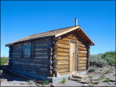 Amenities example at Mammoth Lakes Trail